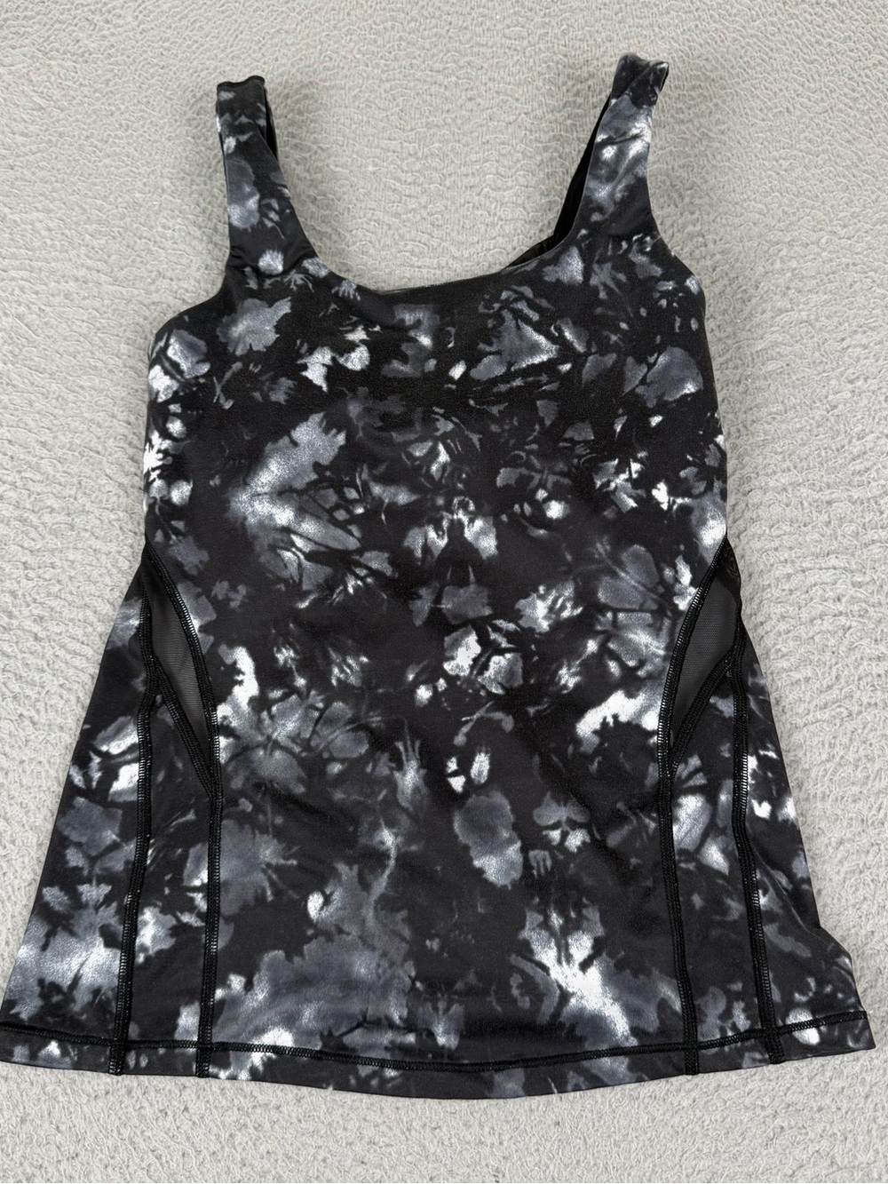 Lululemon Tank Top Womens 4 Black Built in Bra Sleeveless Athletic Workout Yoga